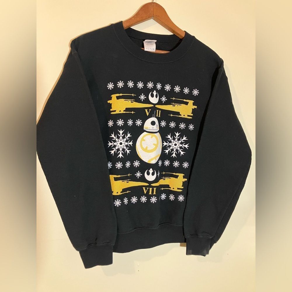 Star Wars BB8 sweatshirt, holiday themed, excellent condition, size small